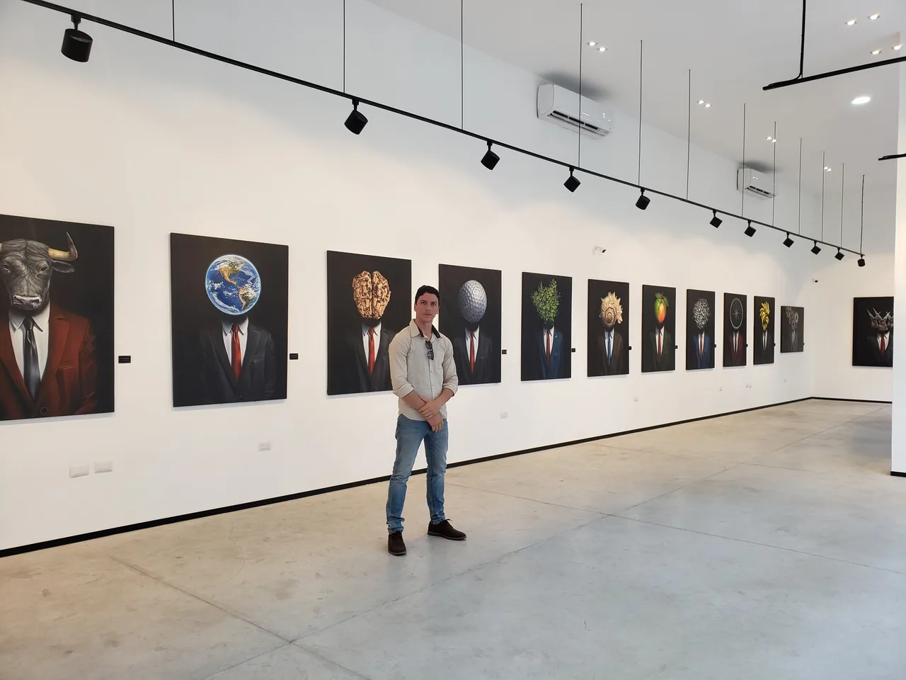 Luis Alberto Saldaña, in the gallery, 2020