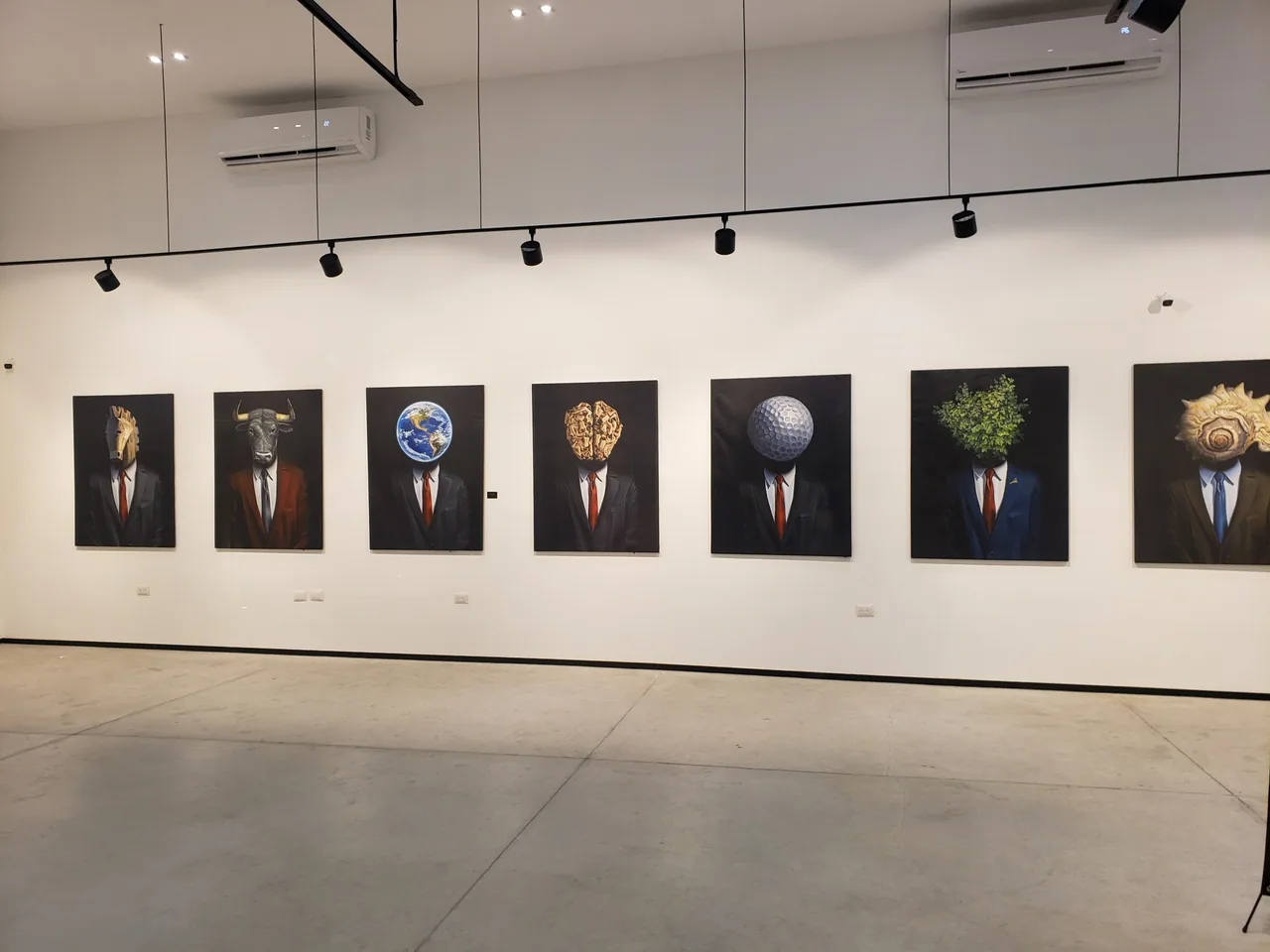 Luis Alberto Saldaña, in the gallery, 2020