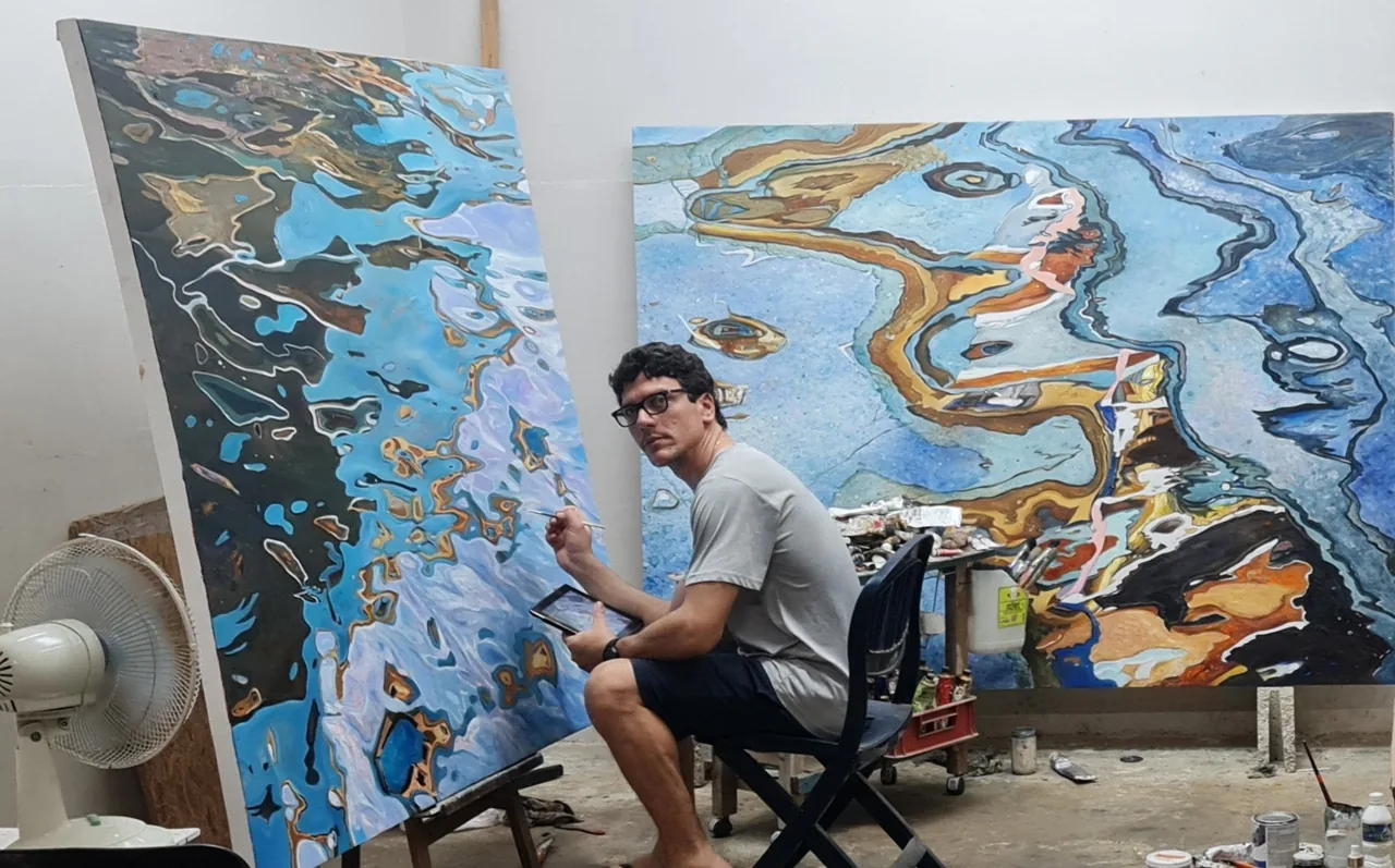 Luis Alberto Saldaña, in the studio, 2024